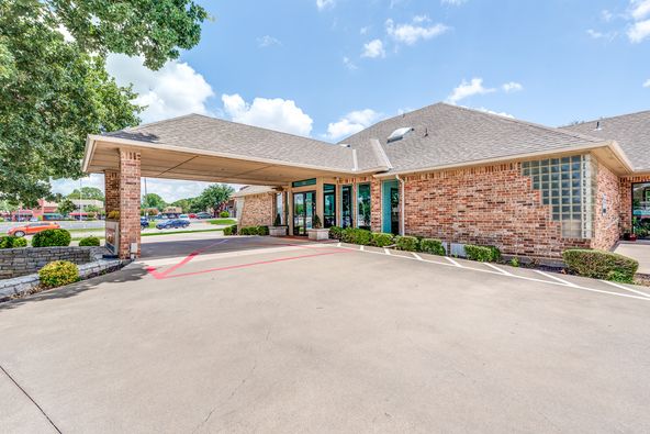 501 W Harwood Rd, Hurst, TX 76054